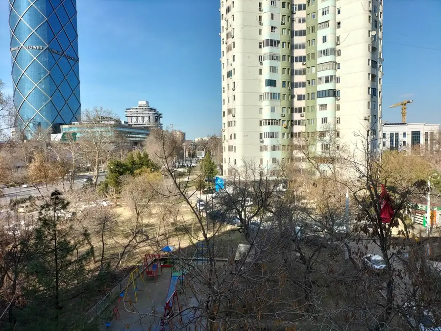 Продается 4-комнатная квартира − 107 м²