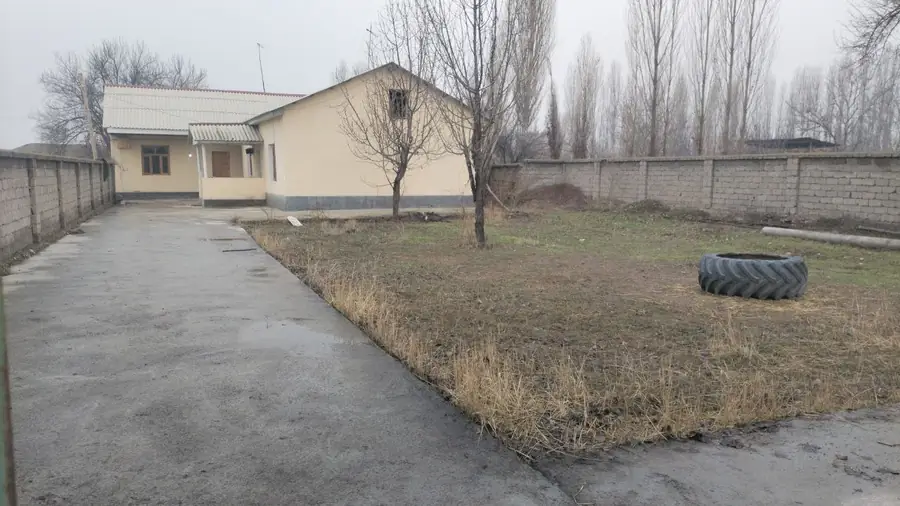 Продается 1-этажный дом − 1700 м²