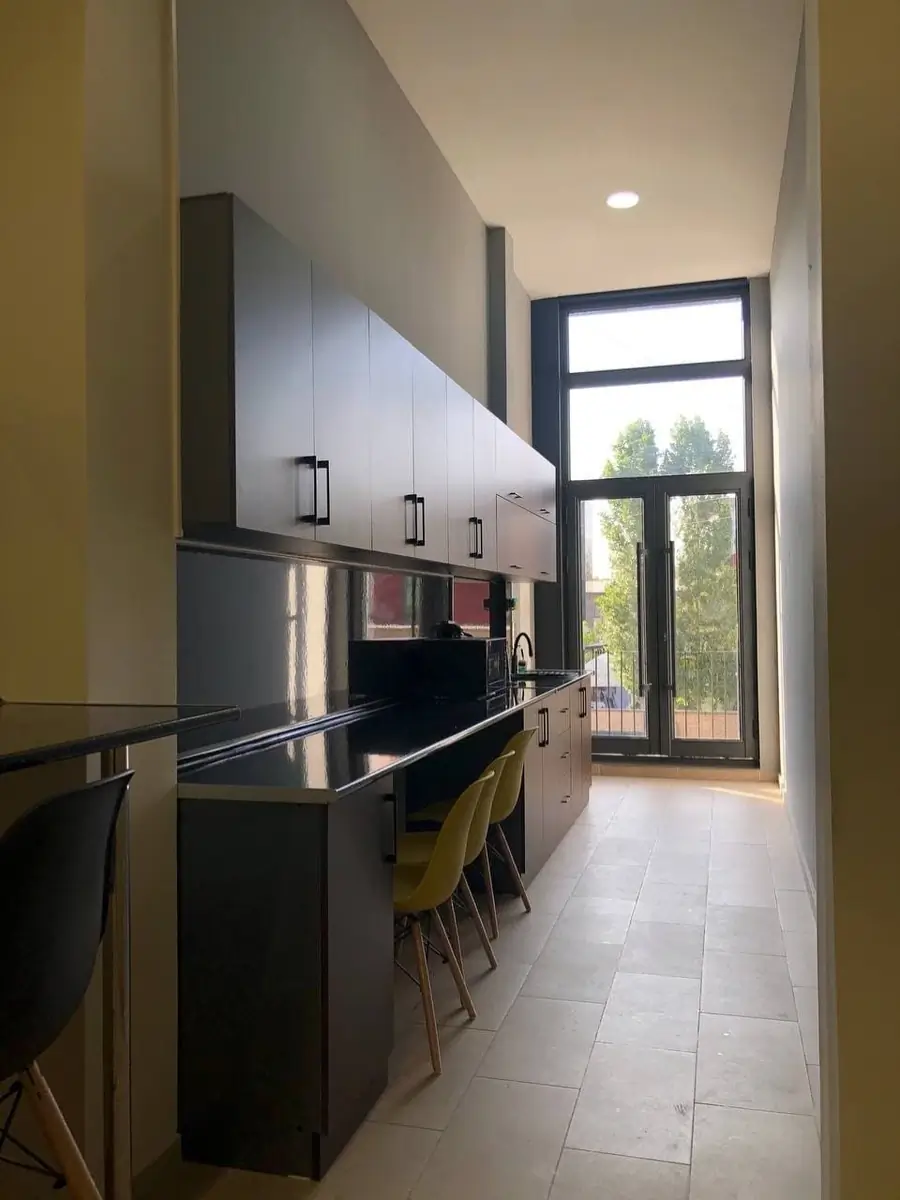 Ijaraga ofis − 388.9 m²