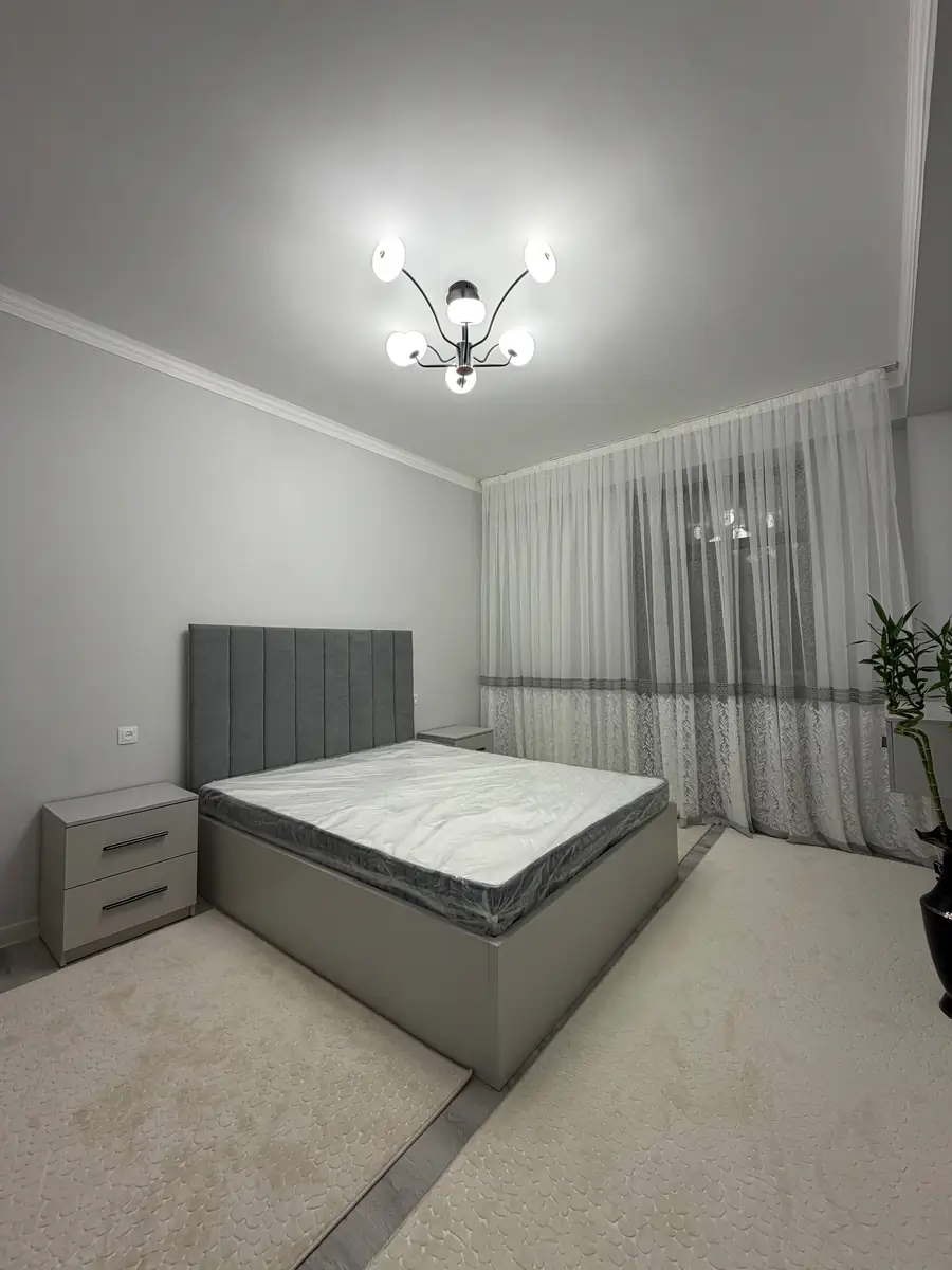 Продается 2-комнатная квартира − 80 м²