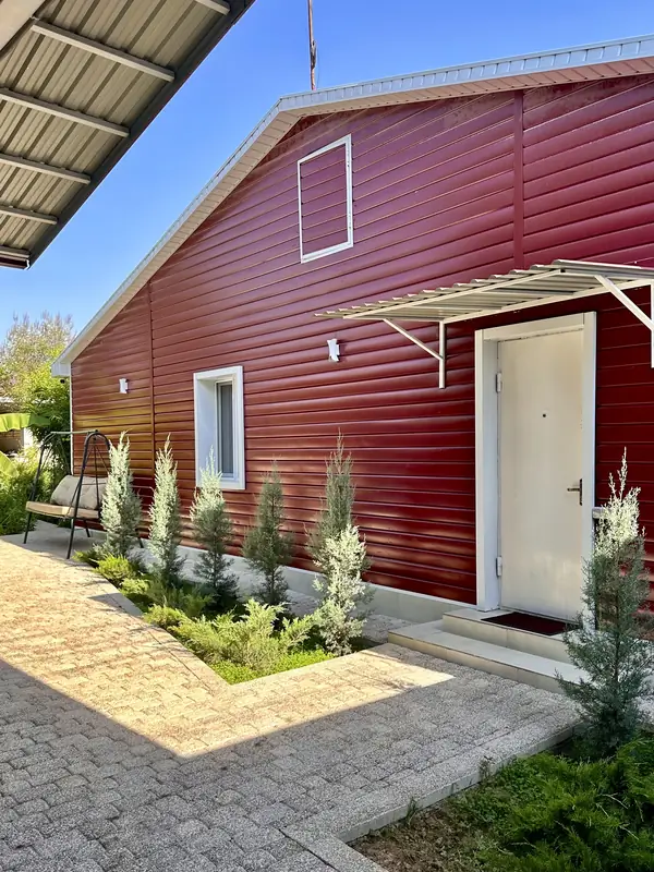 1-этажный дом − 250 м², 6 сот.