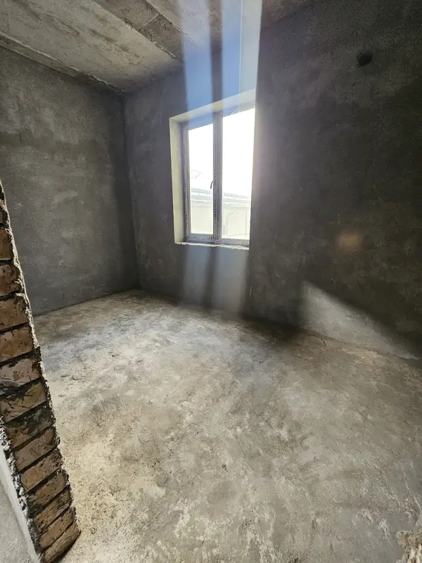5 dan ortiq xonali kvartira − 188 m², 1/3 qavat