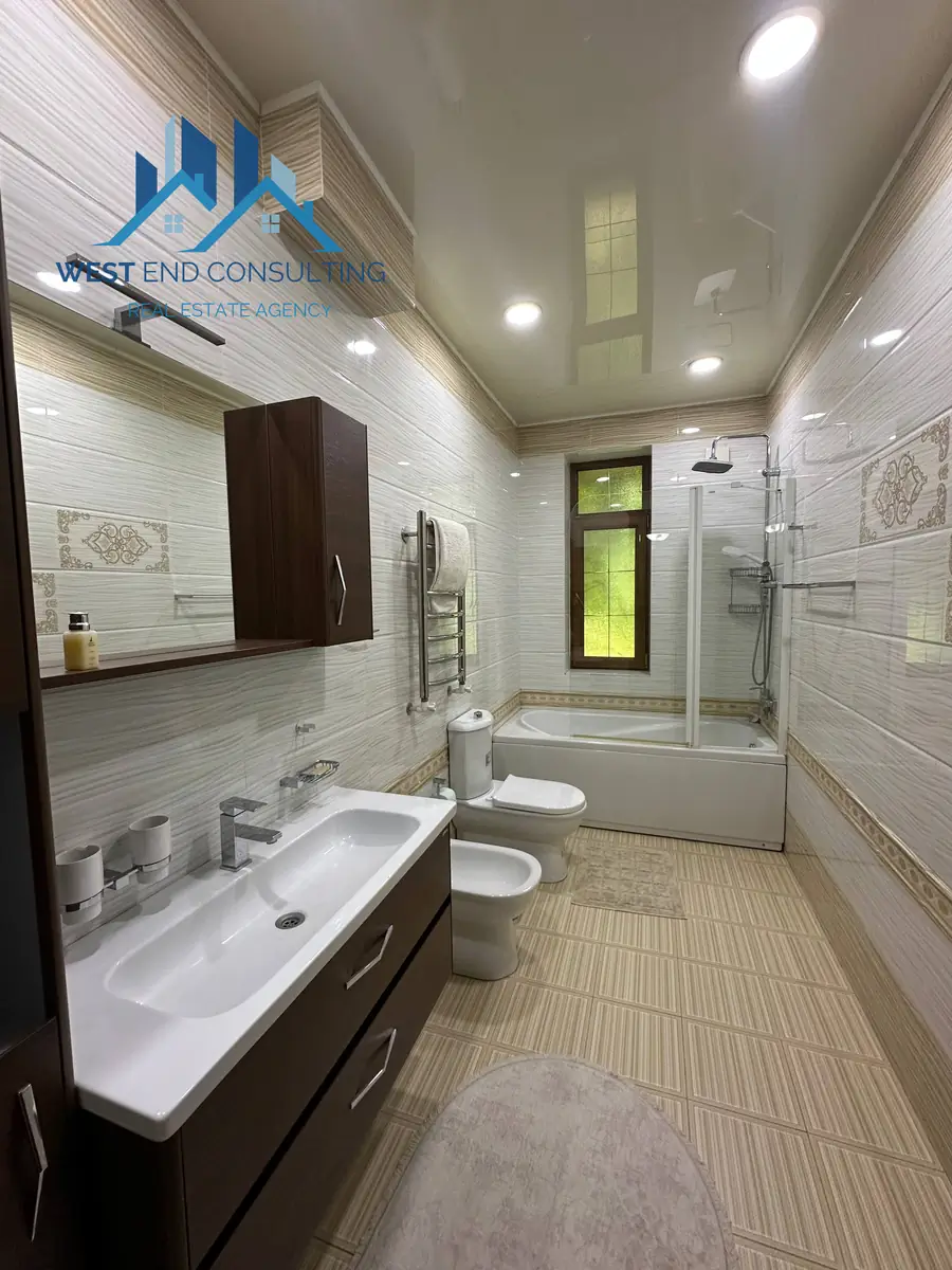 Сдается Более 5-комнатная квартира − 160 м²