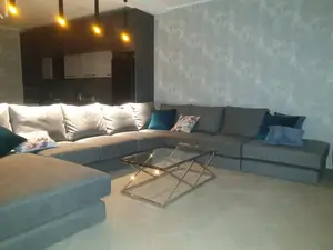 Ijaraga 2 qavatli uy − 350 m²