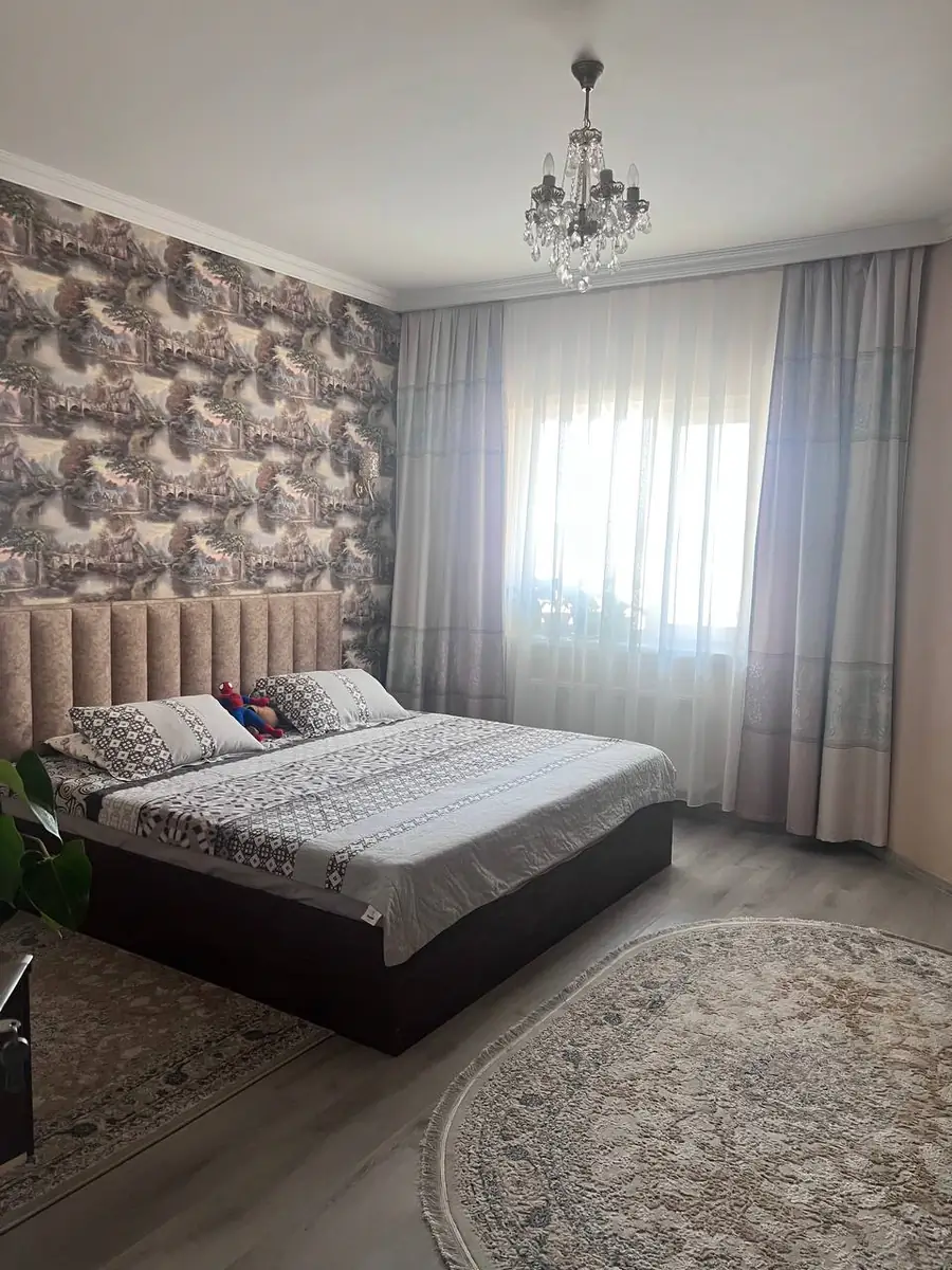 Продается 2-комнатная квартира − 56 м²