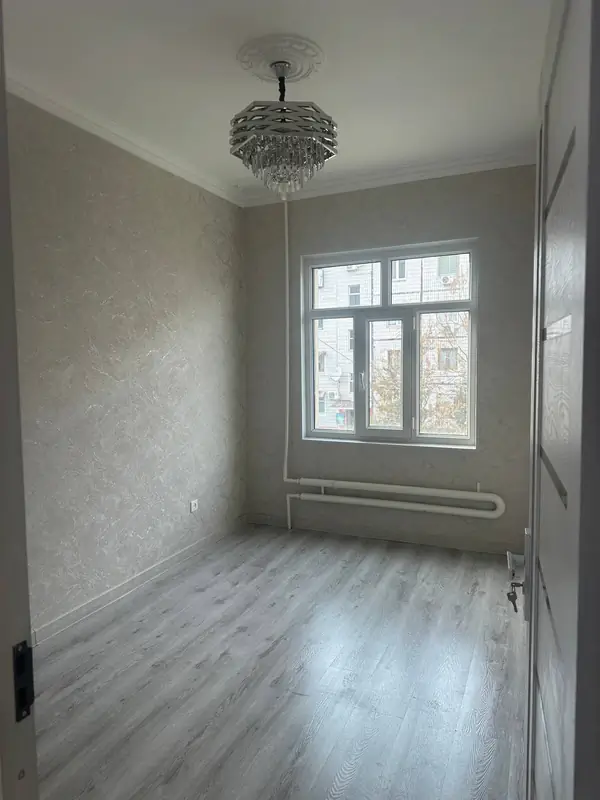 Более 5-комнатная квартира − 110 м², 2/5 этаж