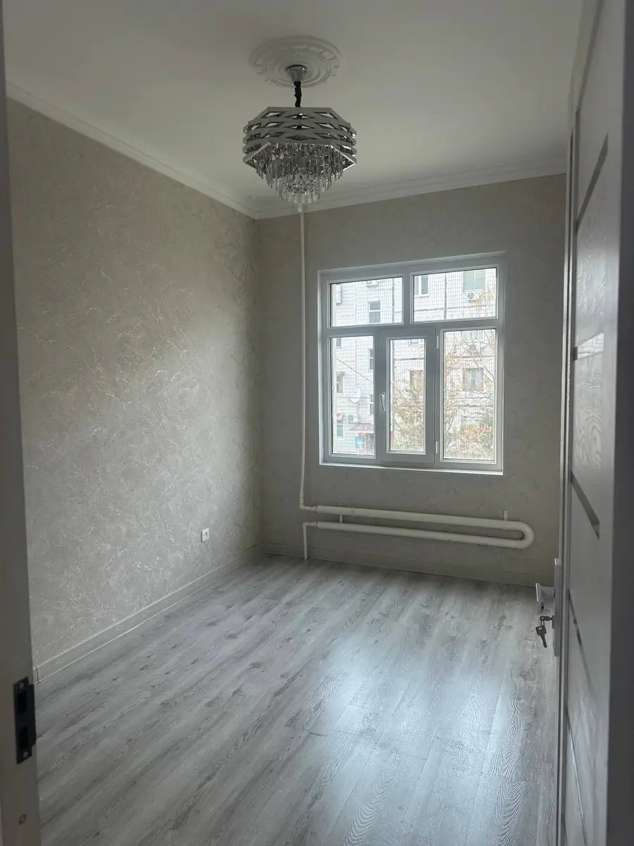 Более 5 xonali kvartira sotiladi − 110 m²