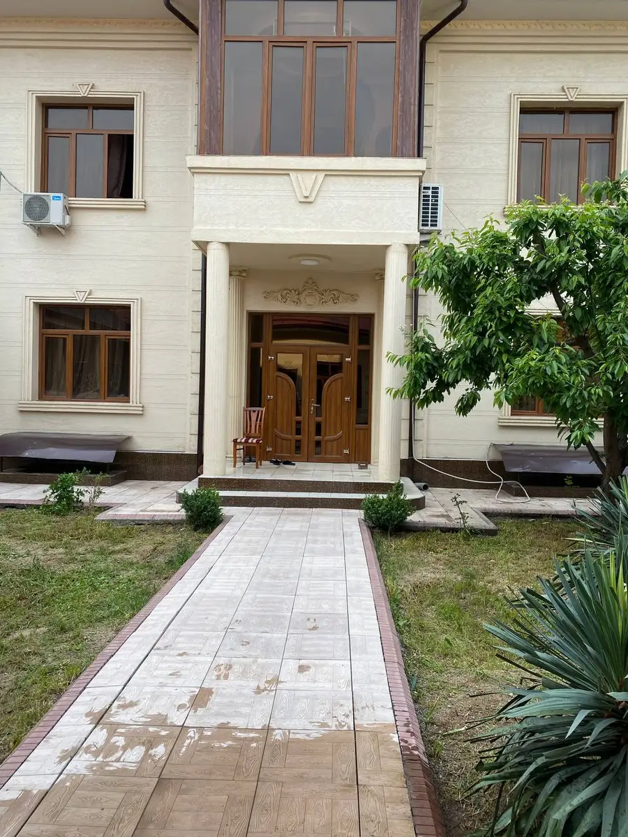 Ijaraga 2 qavatli uy − 260 m²