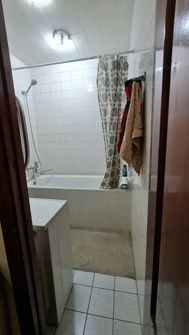 4 xonali kvartira sotiladi − 100 m²