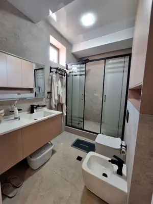 5 dan ortiq xonali kvartira − 175 m², 2/5 qavat