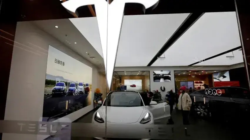 Tesla Xitoyda avtomobillari narxini pasaytirishda davom etmoqda