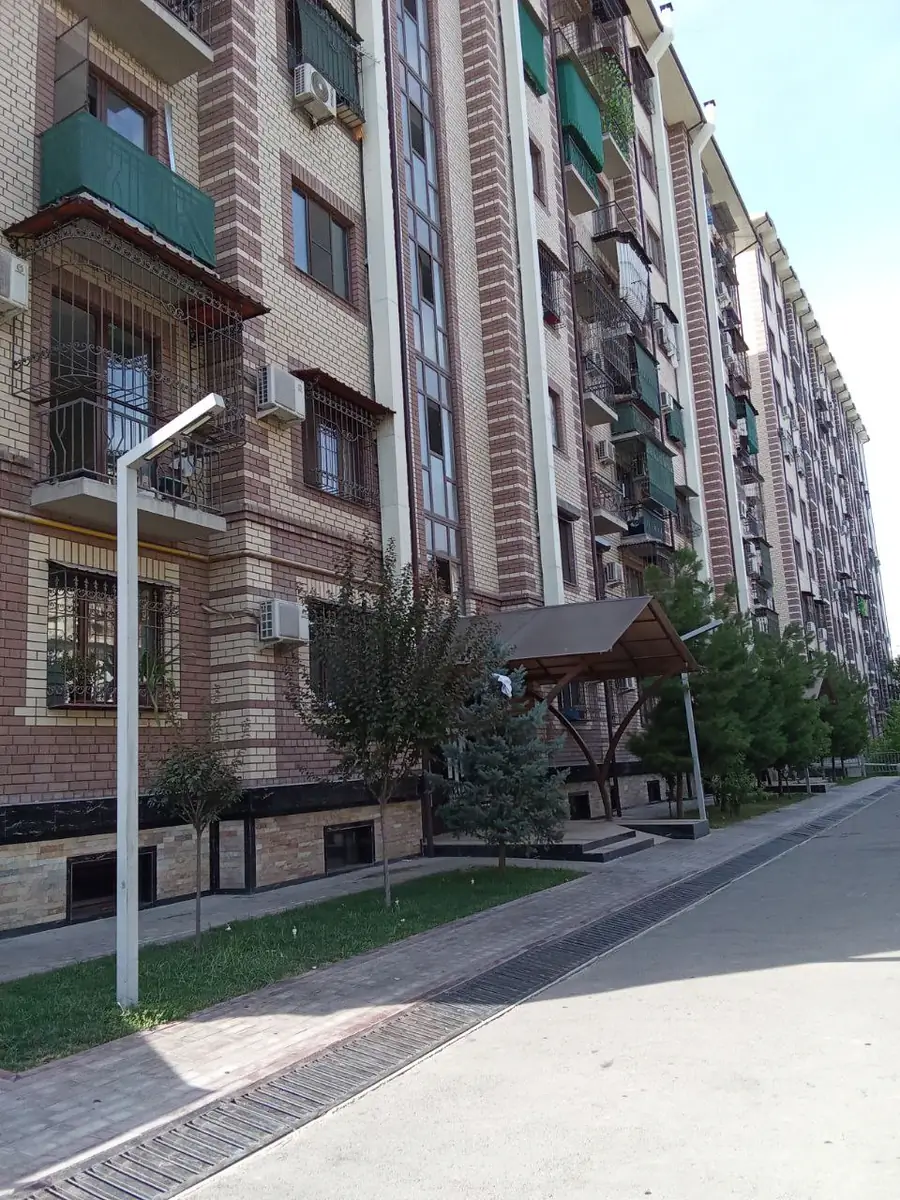 Продается 4-комнатная квартира − 125 м²