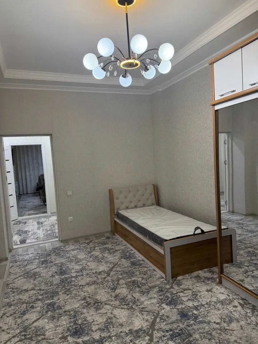 Сдается 3-комнатная квартира − 90 м²
