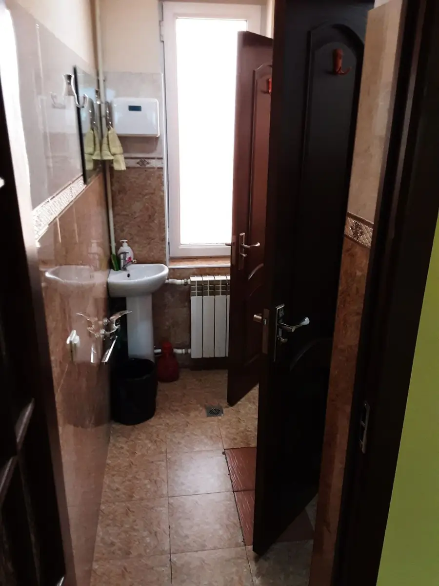 Продается офис − 1645 м²