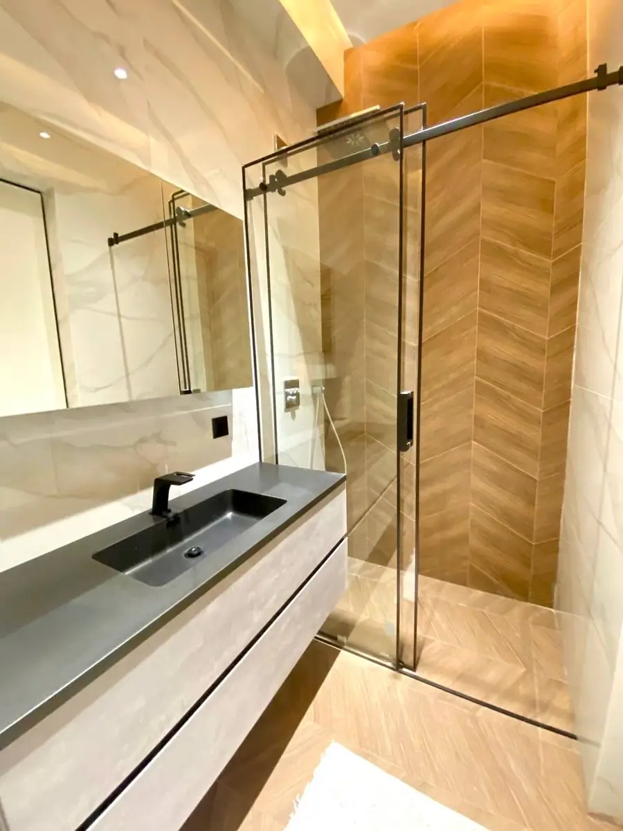 Сдается 3-комнатная квартира − 122 м²