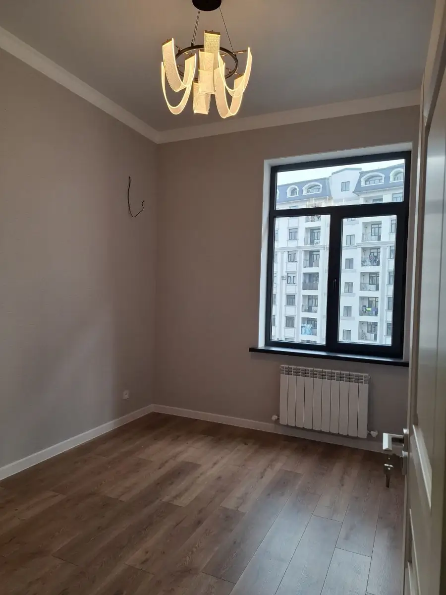 4 xonali kvartira sotiladi − 92 m²