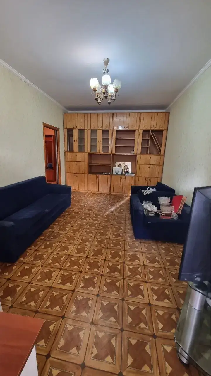 Продается 2-комнатная квартира − 60 м²