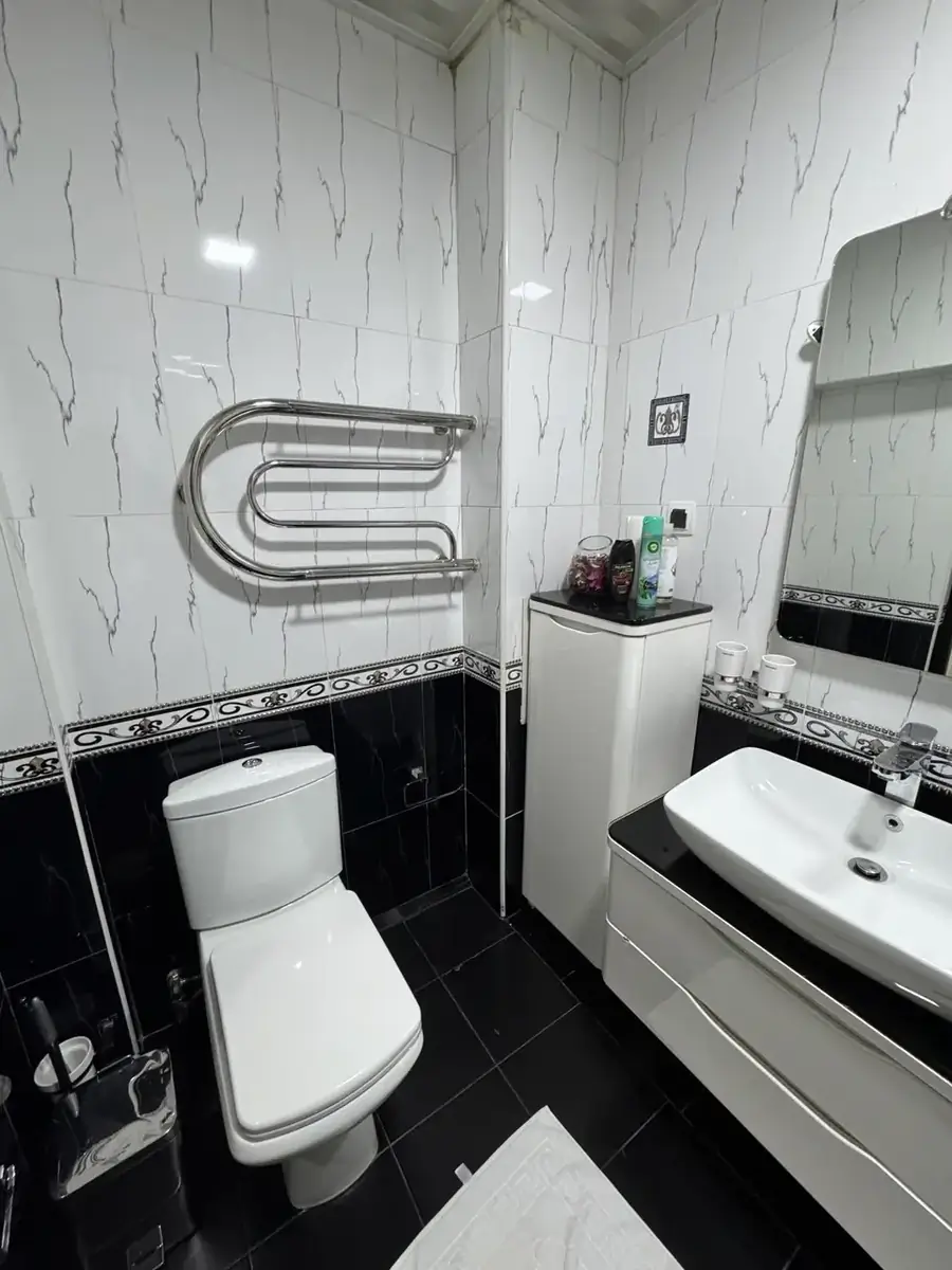 Сдается 2-комнатная квартира − 59 м²