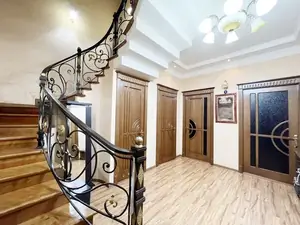 2 qavatli uy sotiladi − 160 m²