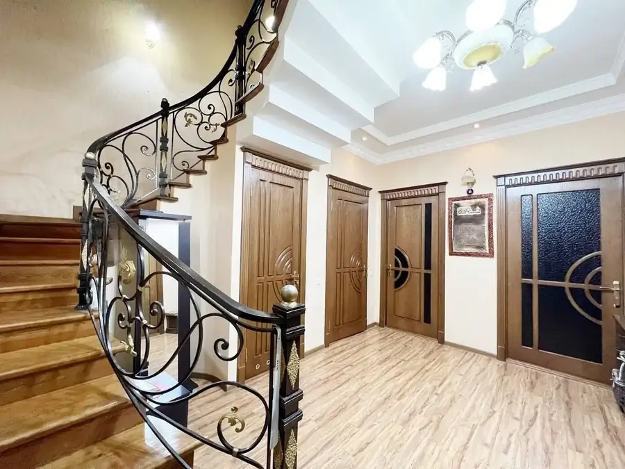 Ijaraga 2 qavatli uy − 160 m²