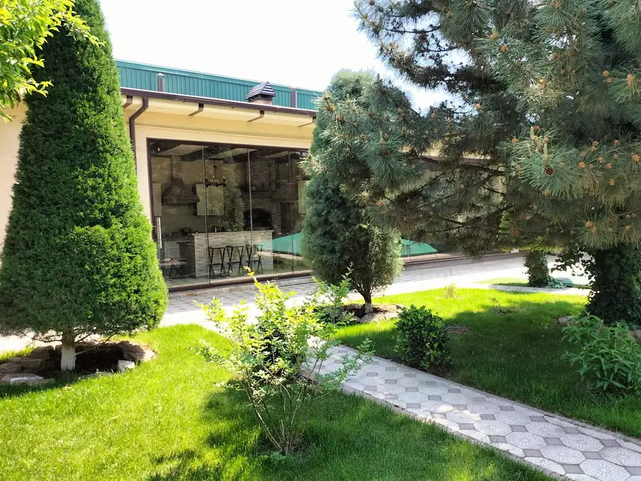 2 qavatli uy sotiladi − 500 m²