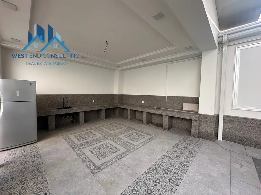 3 qavatli uy sotiladi − 400 m²