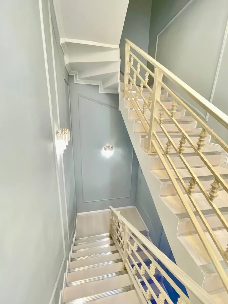 Продается 2-этажный дом − 300 м²