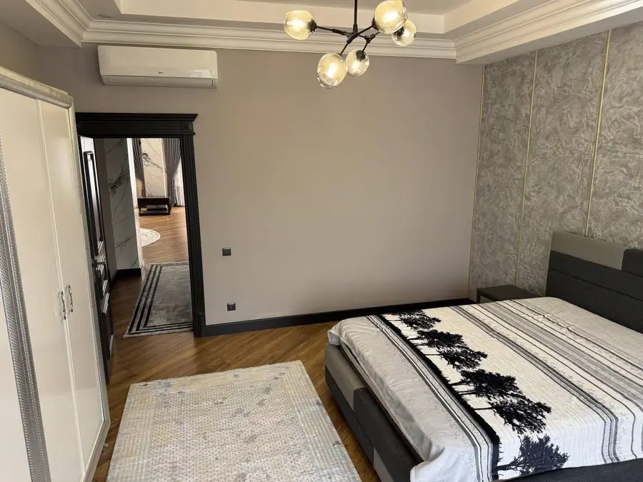 Ijaraga 3 xonali kvartira − 150 m²