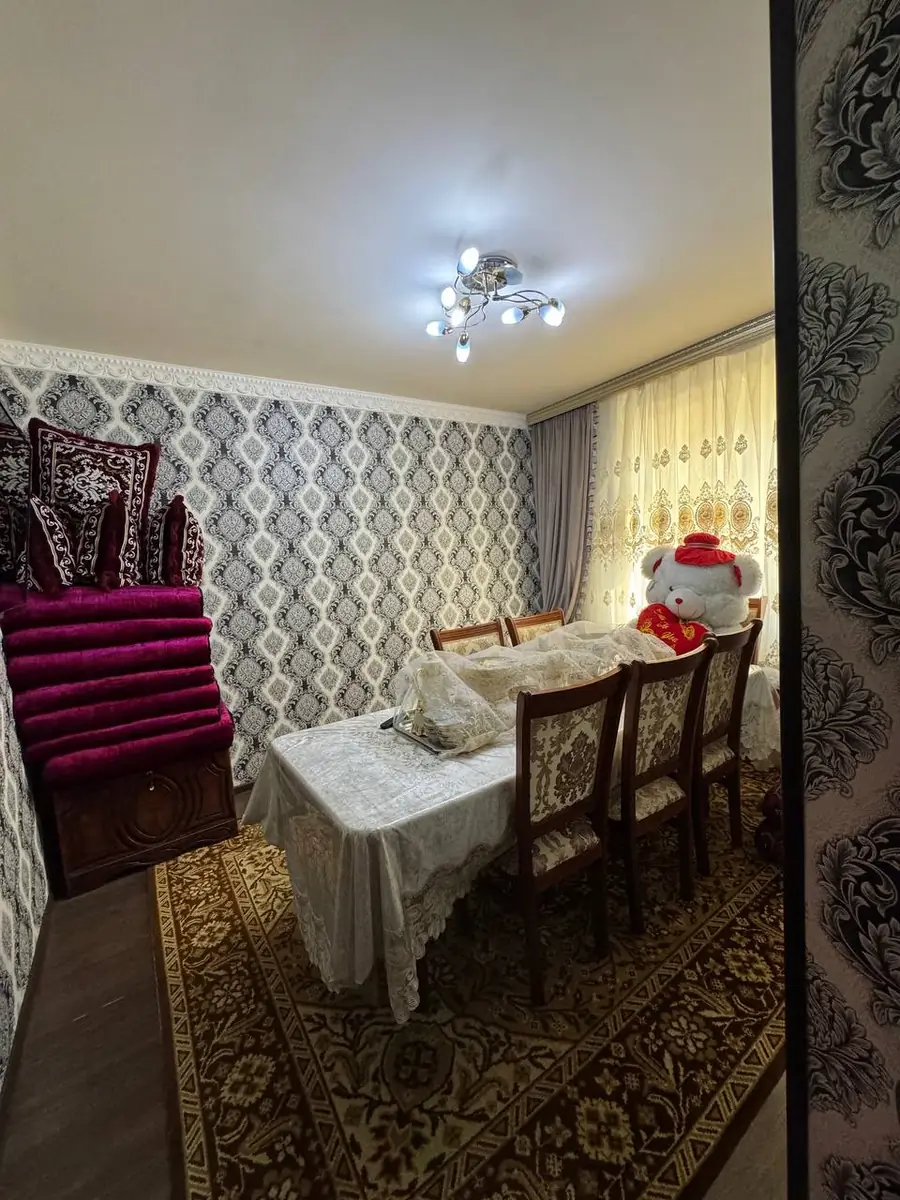3 xonali kvartira sotiladi − 50 m²