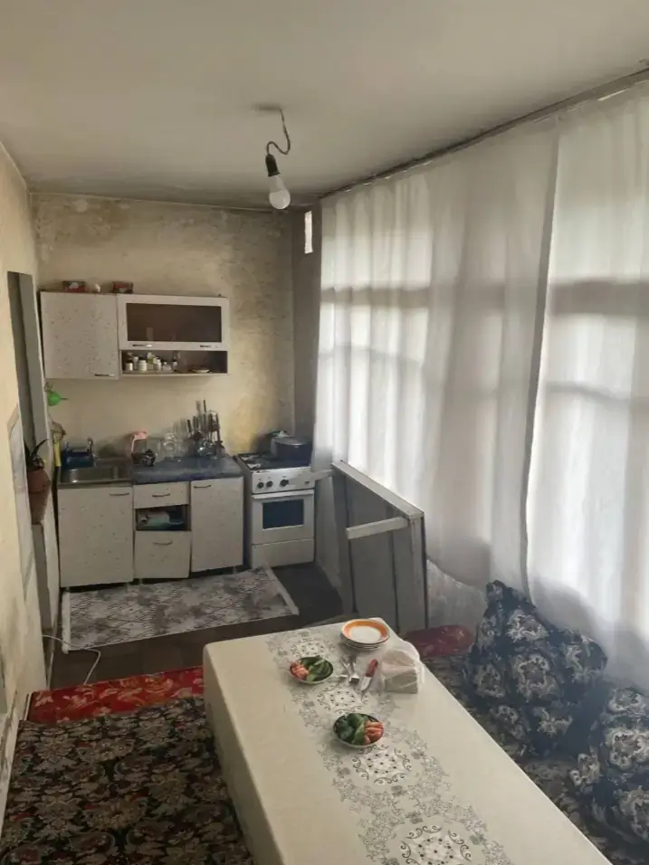 Продается 2-комнатная квартира − 56 м²