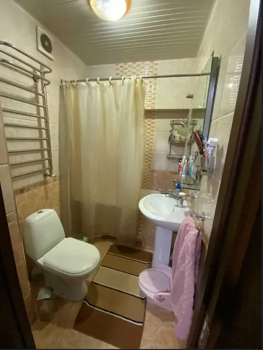 Продается Более 5-комнатная квартира − 120 м²
