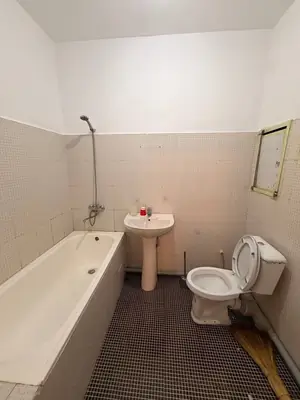 2 xonali kvartira sotiladi − 55 m²