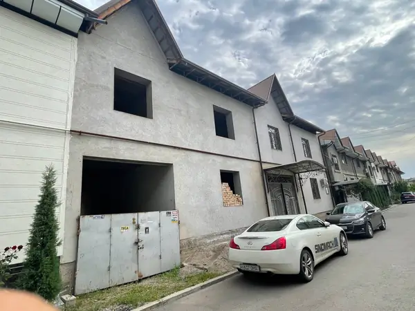 2 qavatli uy − 175.2 m², 2.5 sot. 