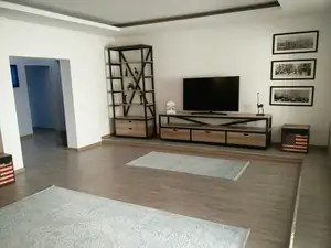 4 xonali kvartira − 182 m², 7/9 qavat