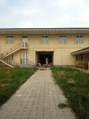 Продается 2-этажный дом − 550 м²