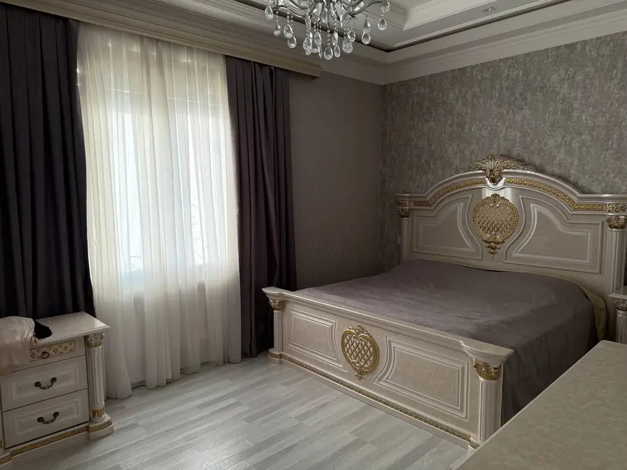 3 xonali kvartira sotiladi − 116 m²