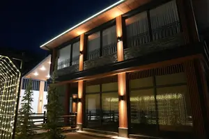 2 qavatli uy − 500 m², 20 sot. 