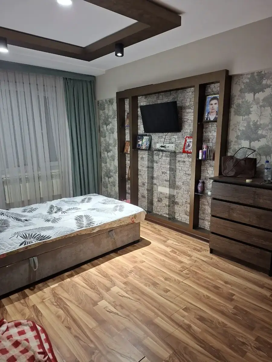 3 xonali kvartira sotiladi − 66 m²
