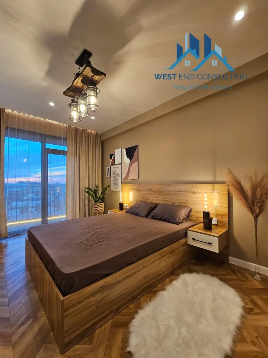 Продается 2-комнатная квартира − 56 м²