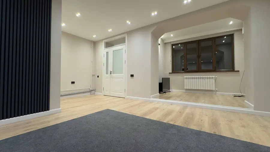 3 xonali kvartira sotiladi − 65 m²