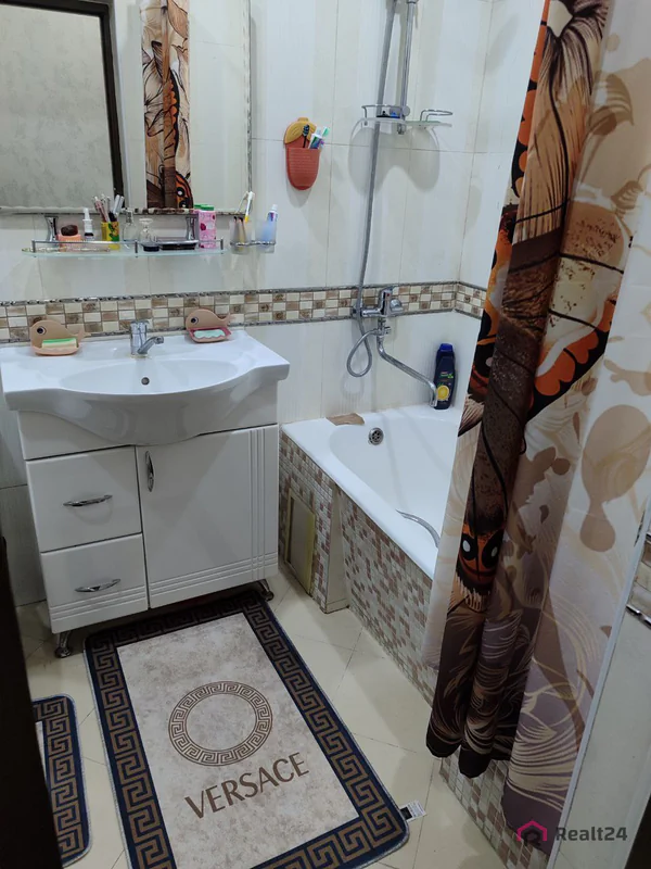 3 xonali kvartira sotiladi − 70 m²
