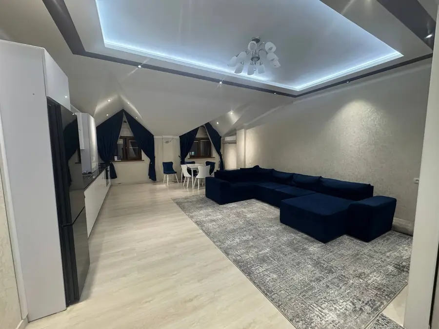 Сдается 3-комнатная квартира − 100 м²