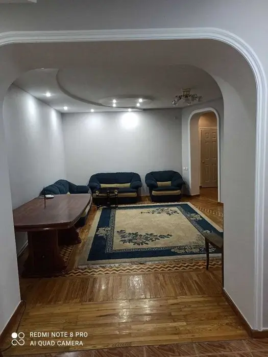 Продается 4-комнатная квартира − 90 м²