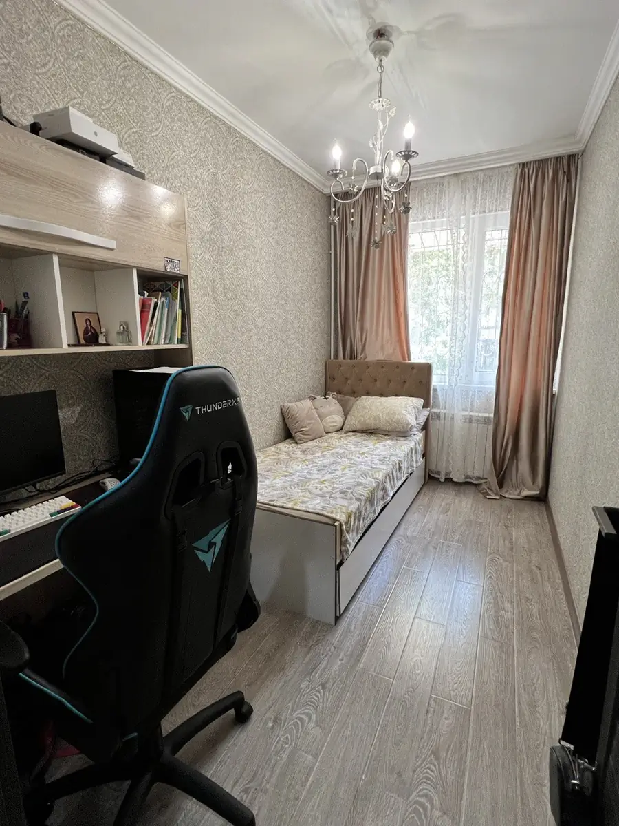 Продается 3-комнатная квартира − 75 м²
