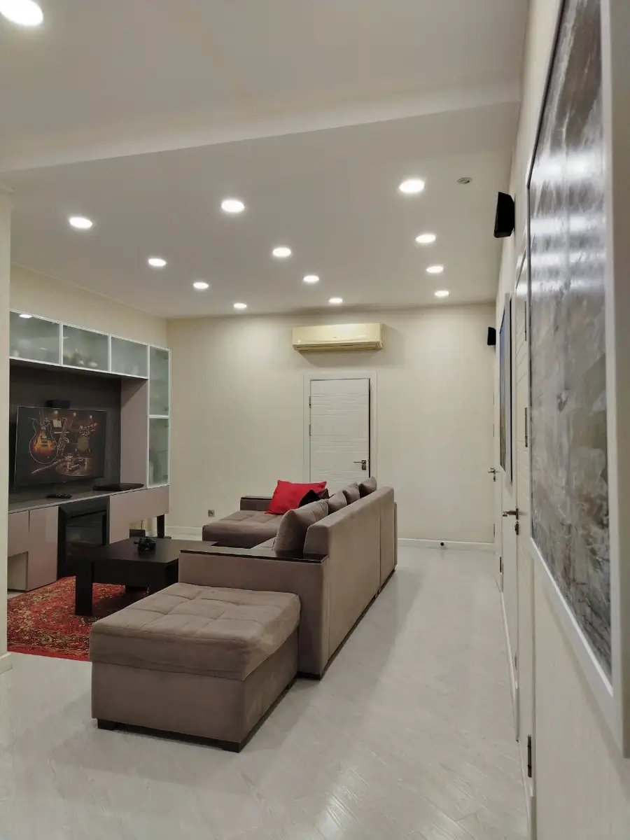 Продается 4-комнатная квартира − 107 м²