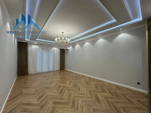 3-этажный дом − 350 м², 2.5 сот.
