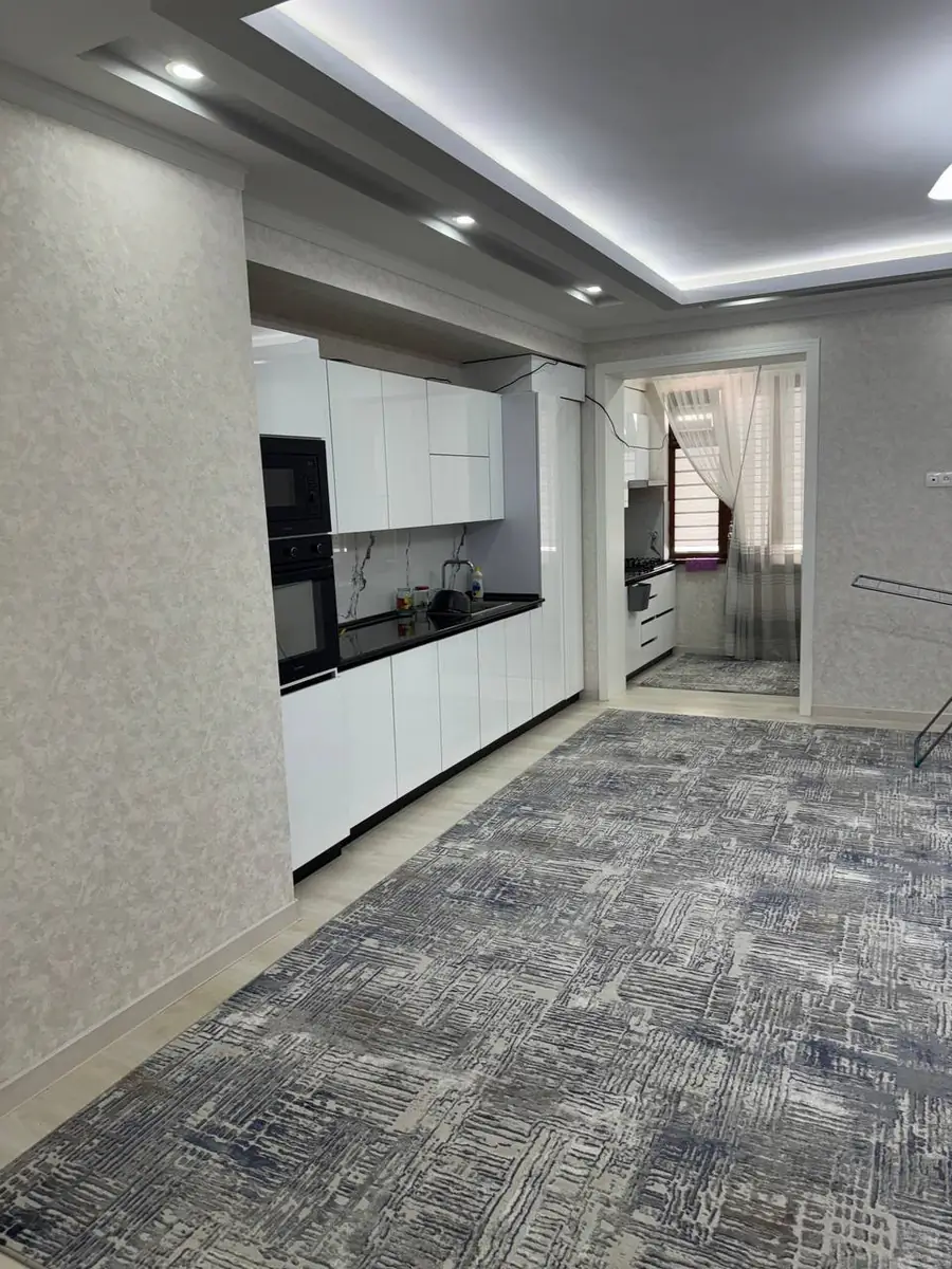 Сдается 3-комнатная квартира − 100 м²