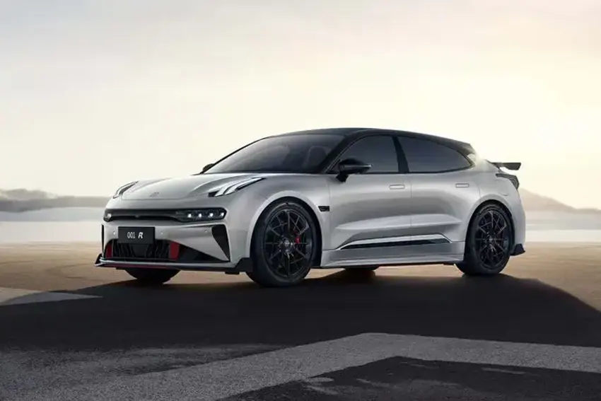 To‘rtta motorli va "tankcha burilish"ga ega Zeekr 001 FR sportkari namoyish etildi 