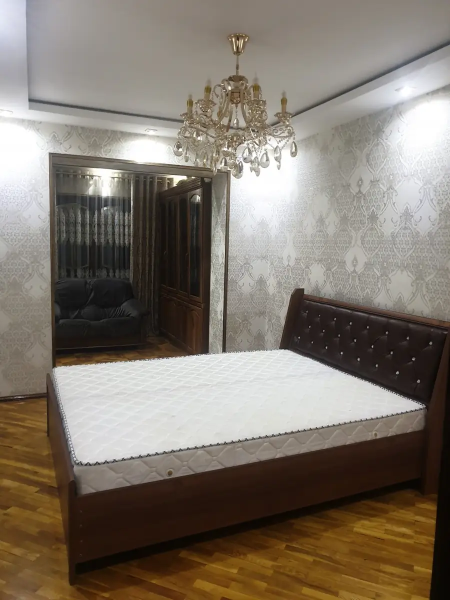 Продается 4-комнатная квартира − 156 м²