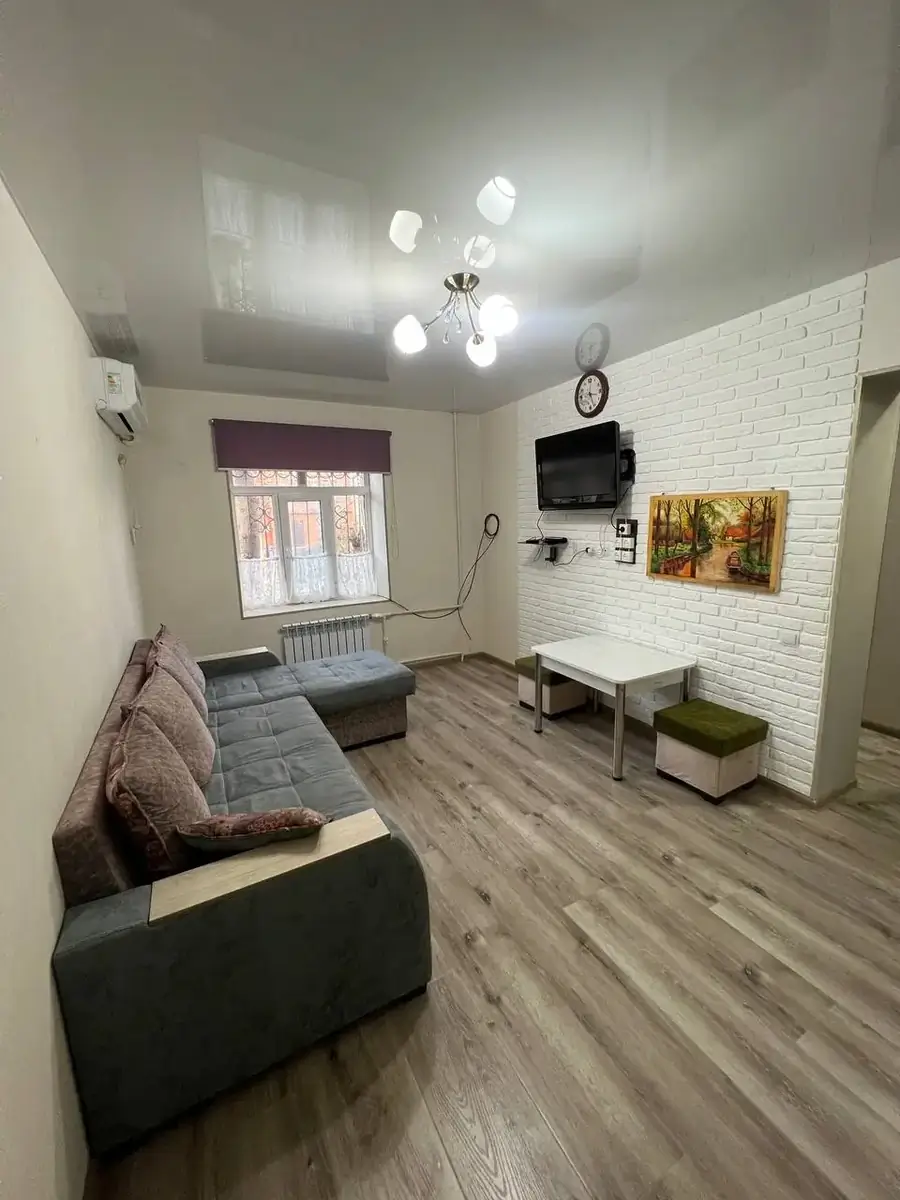 Продается 1-комнатная квартира − 27 м²